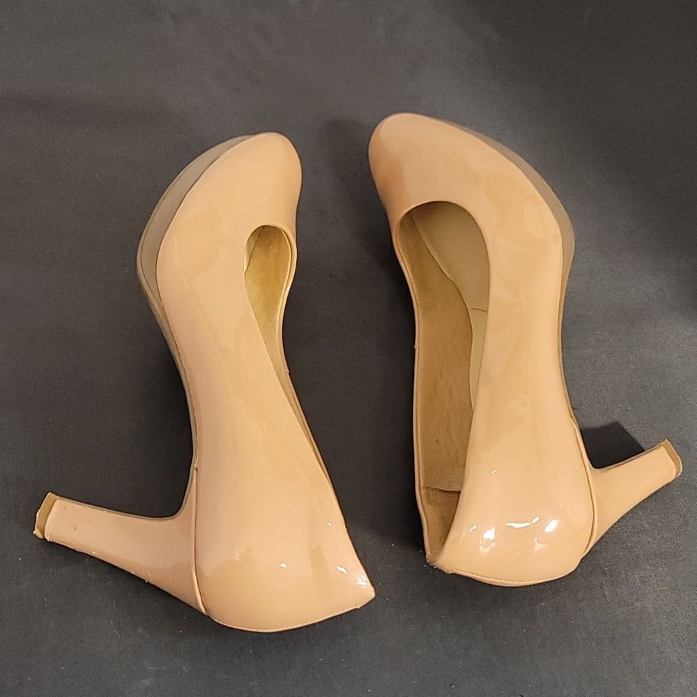 CLARKS COLLECTION ROUND TOE SLIP-ON PUMP - Picture 12 of 16